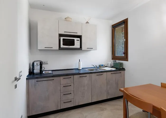 펜션 Lo Sarvanot Bernezzo